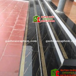 Gạch 47x120 đen khắc kim lát cầu thang tam cấp