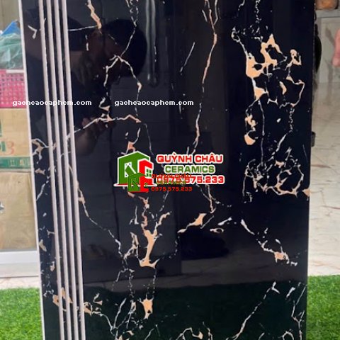 Gạch 47x100 đen vân cam cầu thang tam cấp