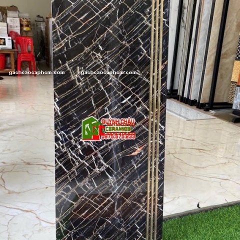 Gạch cầu thang 47x120 khắc kim đá đen nhũ vàng