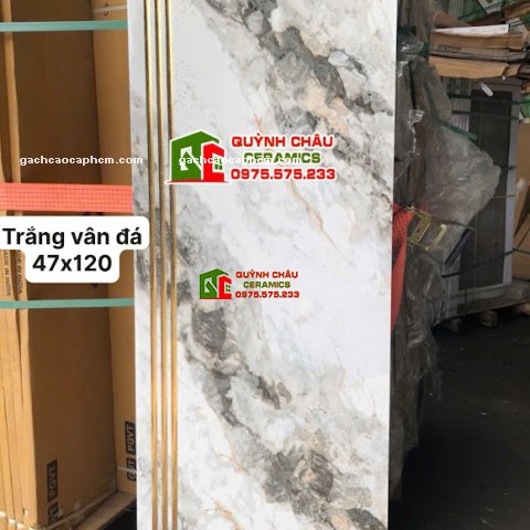 Gạch lát cầu thang nhũ vàng 47x120 giả đá trắng đen