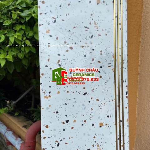 Gạch lát cầu thang Terrazzo 47x120 nhũ vàng