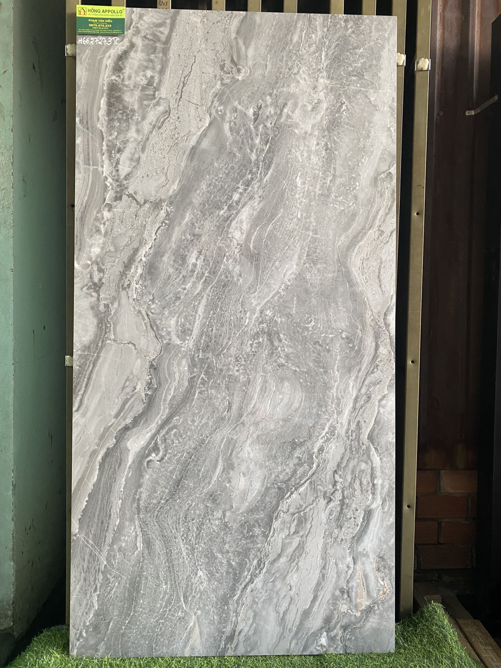 Gạch granite 60x120 xám vân đá ngẫu nhiên bóng kiếng