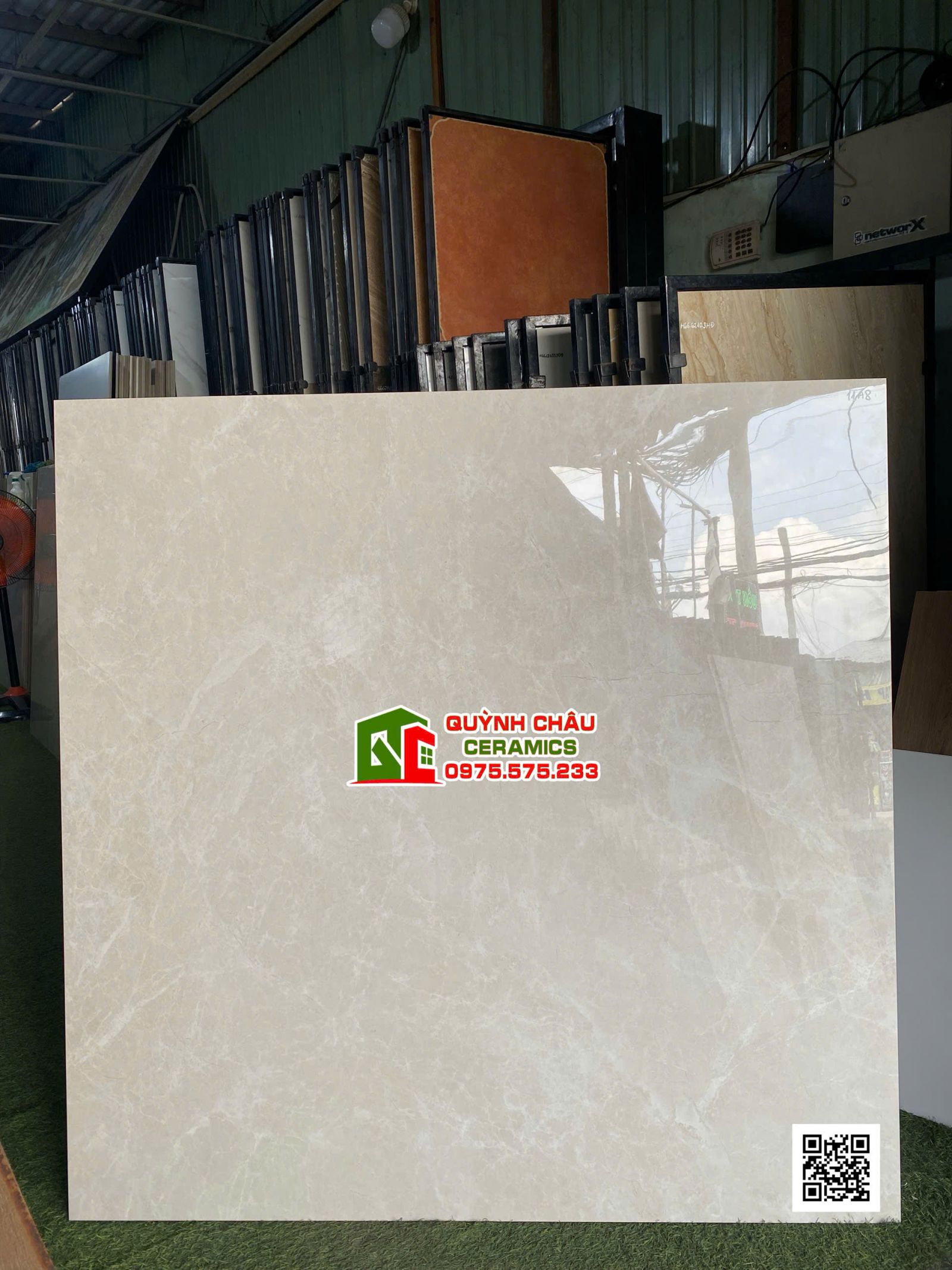 Gạch nhập khẩu 120x120 bóng kiếng kem nhạt vân đá