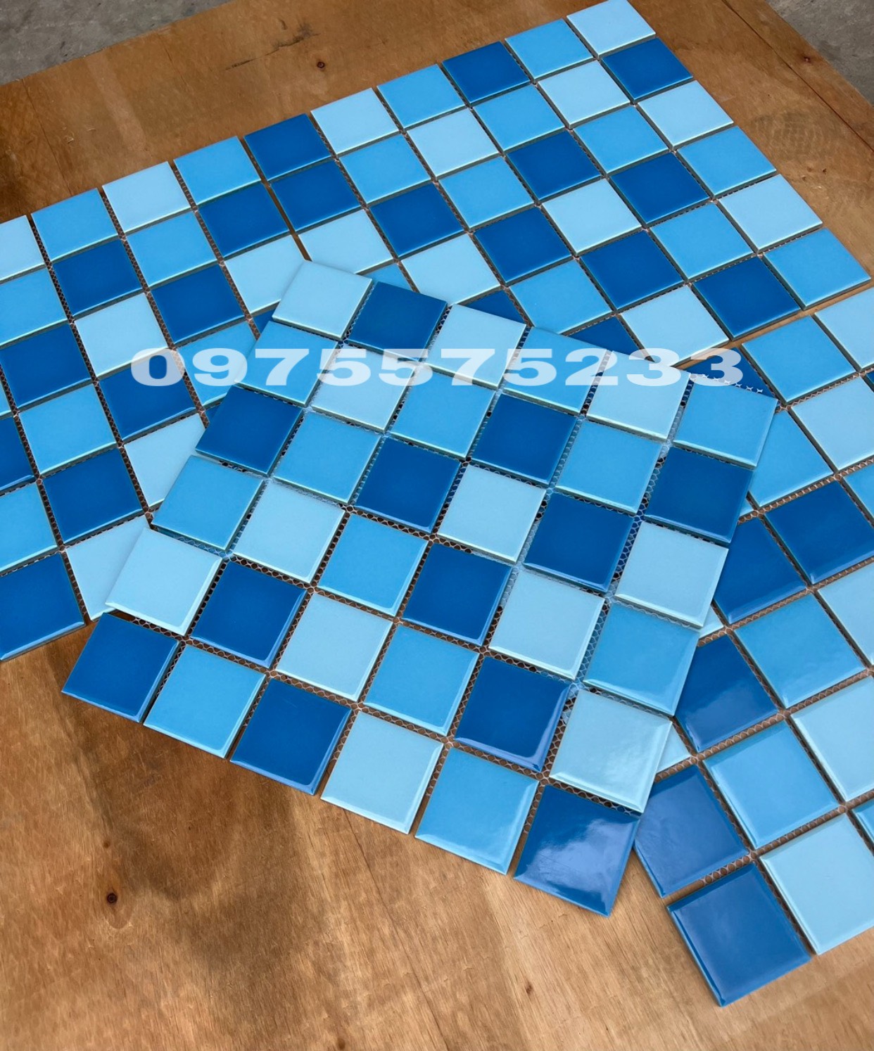 Gạch ốp dán vỉ mosaic màu xanh men gốm trơn